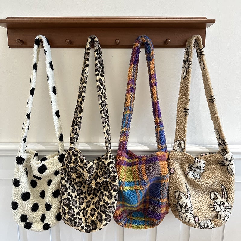 South Korea Dongdaemun Shoulder Bag Women'S Plush Lamb Wool Stylist Woolen Casual Large Capacity Crossbody Bag - Image 3