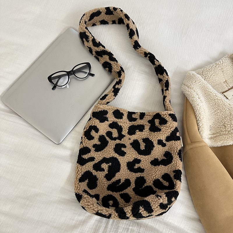 South Korea Dongdaemun Shoulder Bag Women'S Plush Lamb Wool Stylist Woolen Casual Large Capacity Crossbody Bag - Image 1