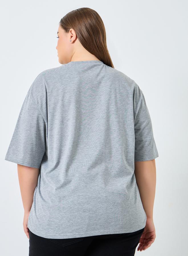 Styli Plus Size Grey Graphic Print T-Shirt - Image 4