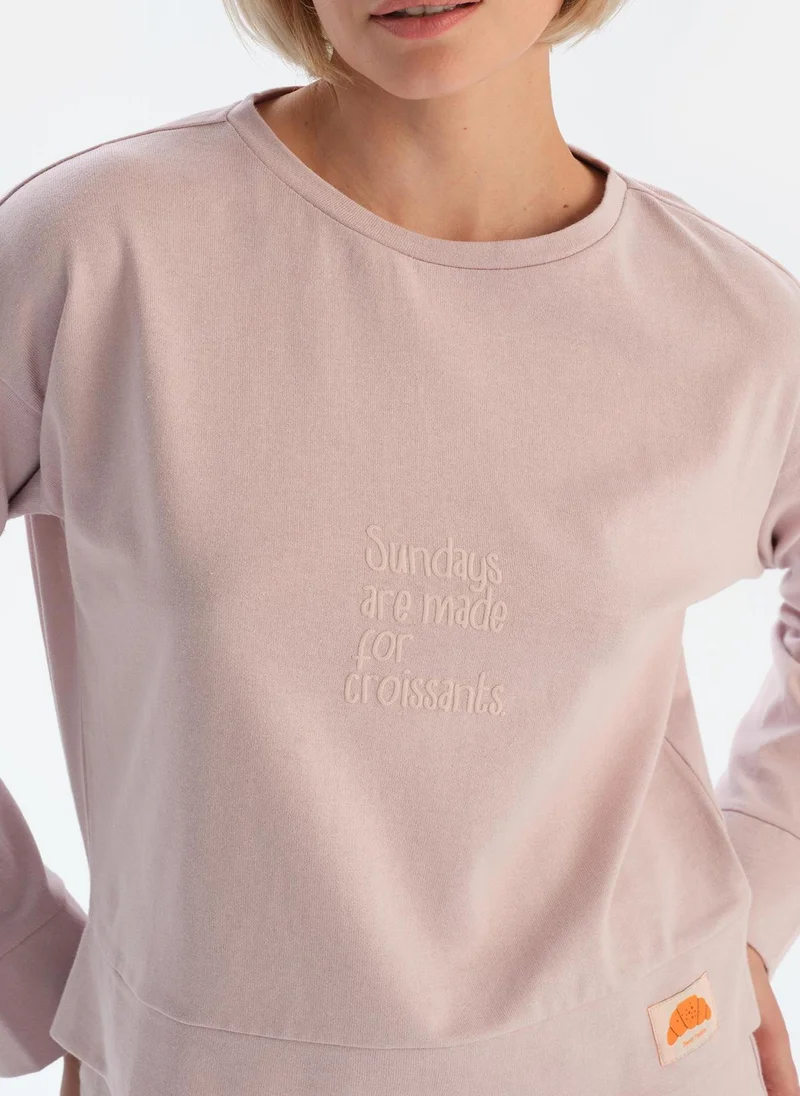dagi Slogan Print T-shirt & Trousers Pajama Set Crew Neck Supreme Mid Rise Sleepwear