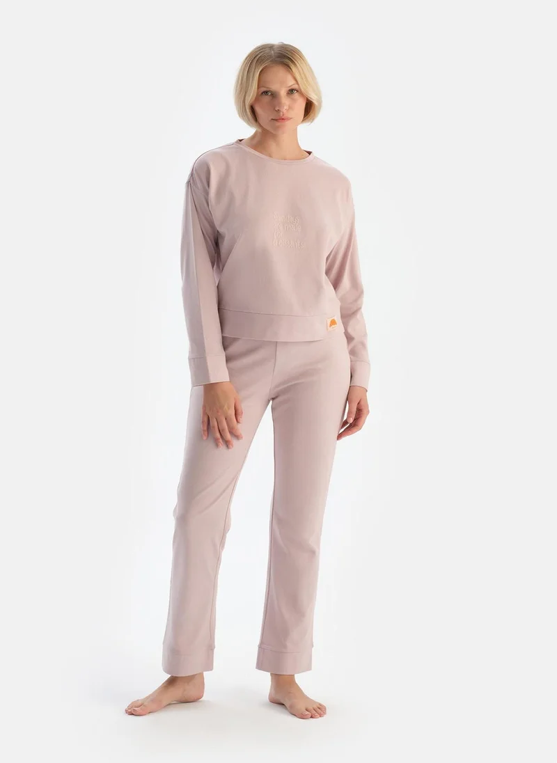 dagi Slogan Print T-shirt & Trousers Pajama Set Crew Neck Supreme Mid Rise Sleepwear