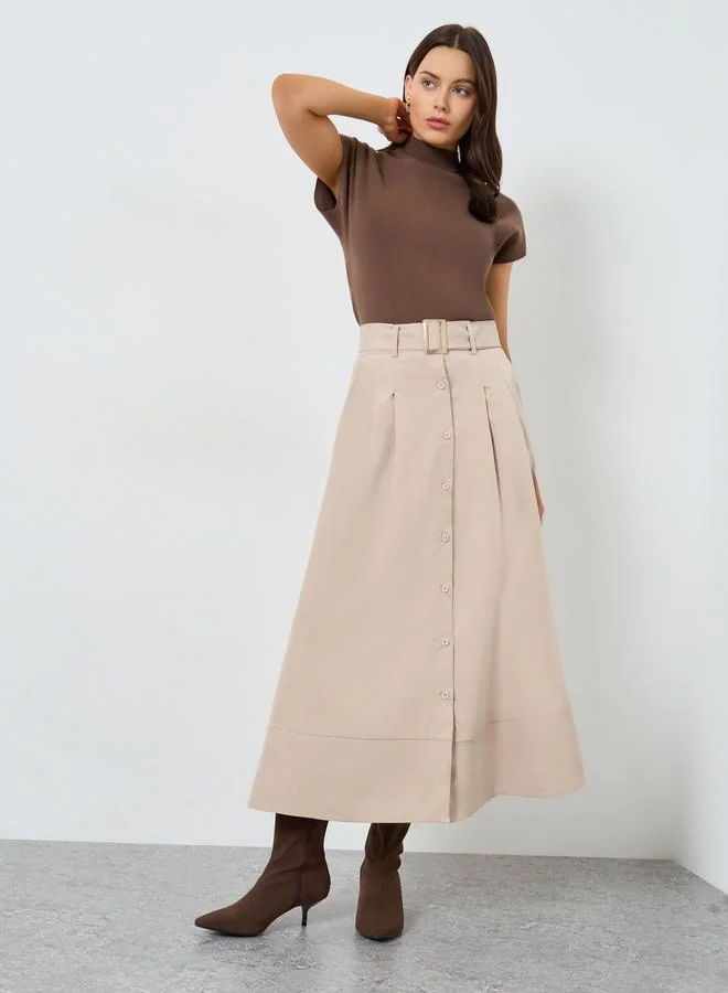 ستايلي تنورة طويلة بحافة واسعة ومزينة بحزام