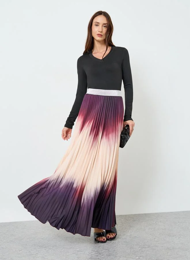 تايك تو طقم نسائي بلوزة بياقة على شكل حرف  وتنورة مطوية