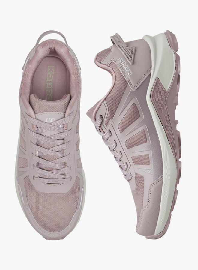 أحذية رياضية نسائية برباط ونقوش