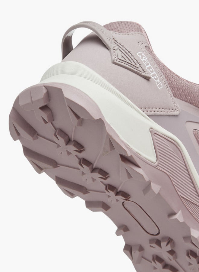 أحذية رياضية نسائية برباط ونقوش