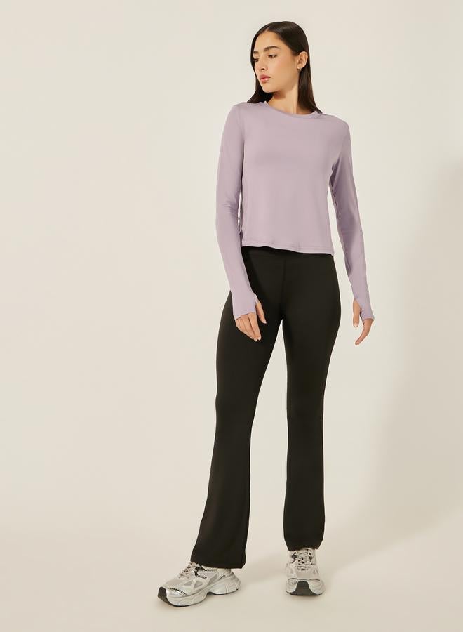 ستايلي اكتيف حزمة ستايلي 3 قطع - حمالة صدر رياضية مبطنة متعددة متقاطعة، توب بتفاصيل جانبية، وسروال ليجنز واسع الأرجل - Image 4