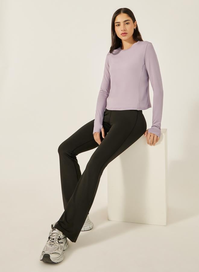 ستايلي اكتيف حزمة ستايلي 3 قطع - حمالة صدر رياضية مبطنة متعددة متقاطعة، توب بتفاصيل جانبية، وسروال ليجنز واسع الأرجل - Image 3