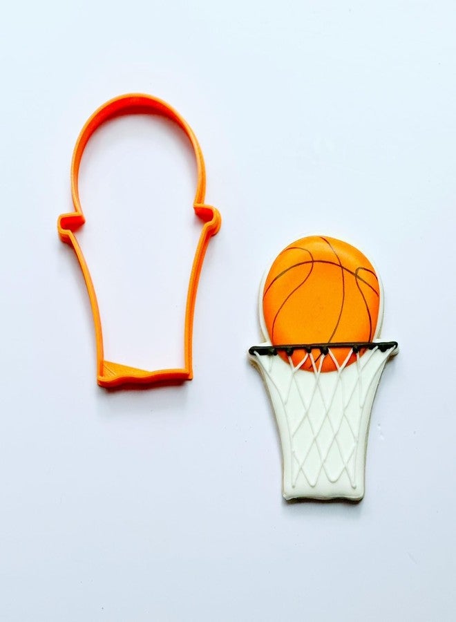 Heart's Treasure قوالب تقطيع بسكويت على شكل كرة سلة من American Hoops Sport، لعبة كرة السلة، لوحة خلفية وكرة سلة داخل حلقة، قوالب تقطيع بسكويت مصنوعة في الولايات المتحدة الأمريكية لأعياد الميلاد والتخرج (عبوة من 3 قطع) - Image 5