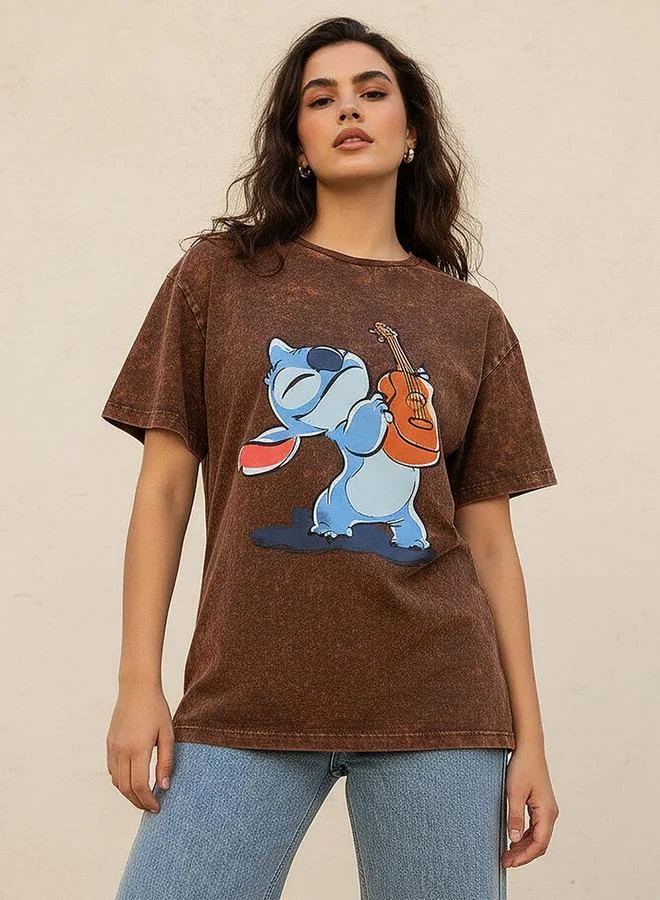 اس بي كاركترز CHR L EMBROIDERED GRAPHIC TEE