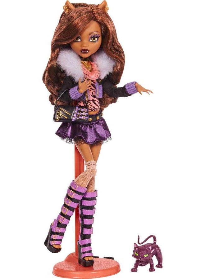 MONSTER HIGH دمية كلودين وولف المستنسخة ترتدي أزياء وأحذية أصلية مع حيوان أليف، قاعدة عرض وإكسسوارات، لعبة قابلة للجمع بطول 10-5 بوصة - Image 1