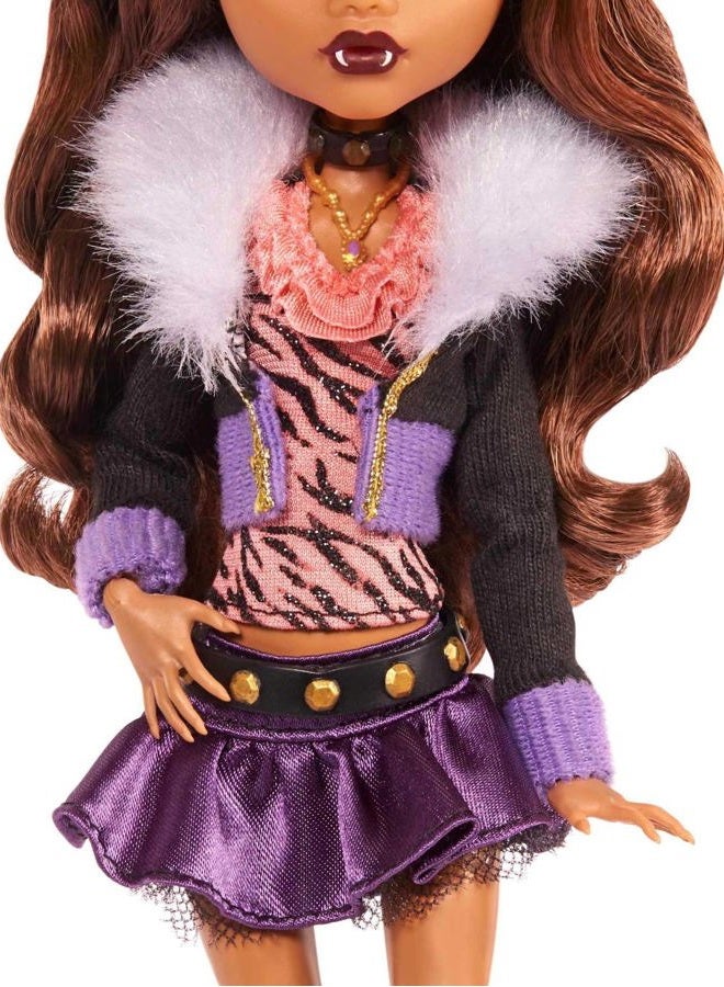 MONSTER HIGH دمية كلودين وولف المستنسخة ترتدي أزياء وأحذية أصلية مع حيوان أليف، قاعدة عرض وإكسسوارات، لعبة قابلة للجمع بطول 10-5 بوصة - Image 4