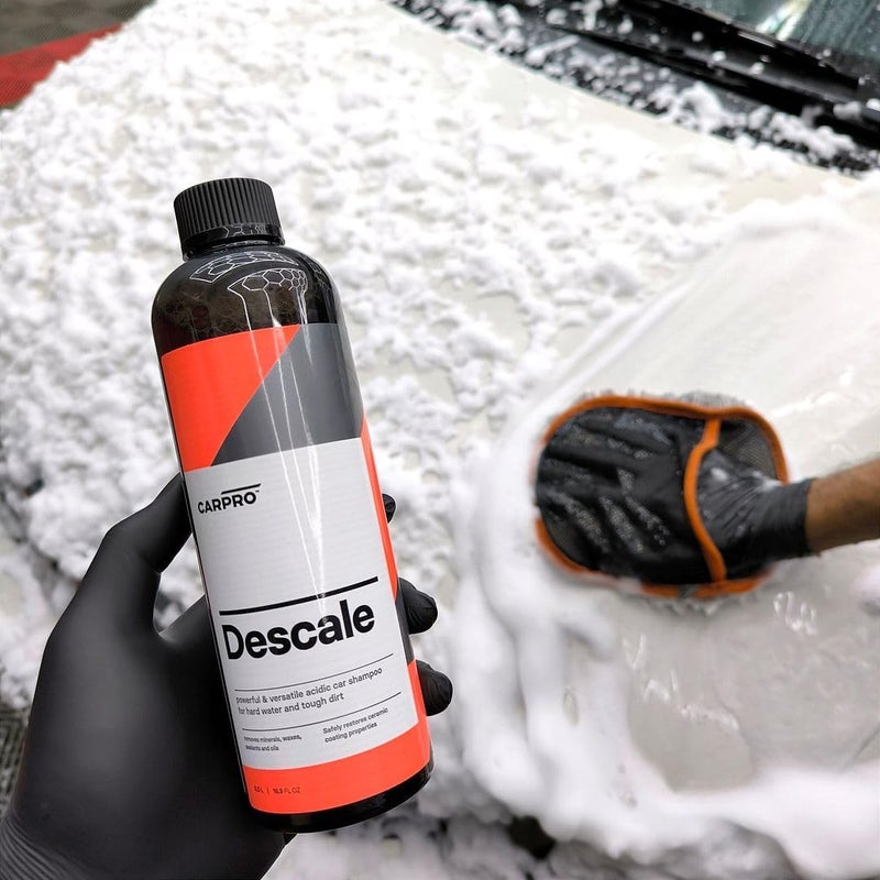 CARPRO Descale Acidic Car Shampoo - 1 Liter (33.8 fl oz) - Image 4