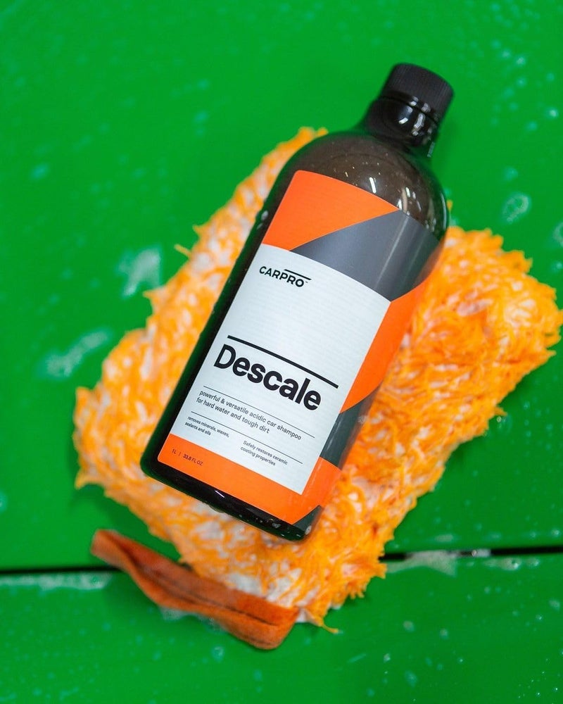 CARPRO Descale Acidic Car Shampoo - 1 Liter (33.8 fl oz) - Image 3