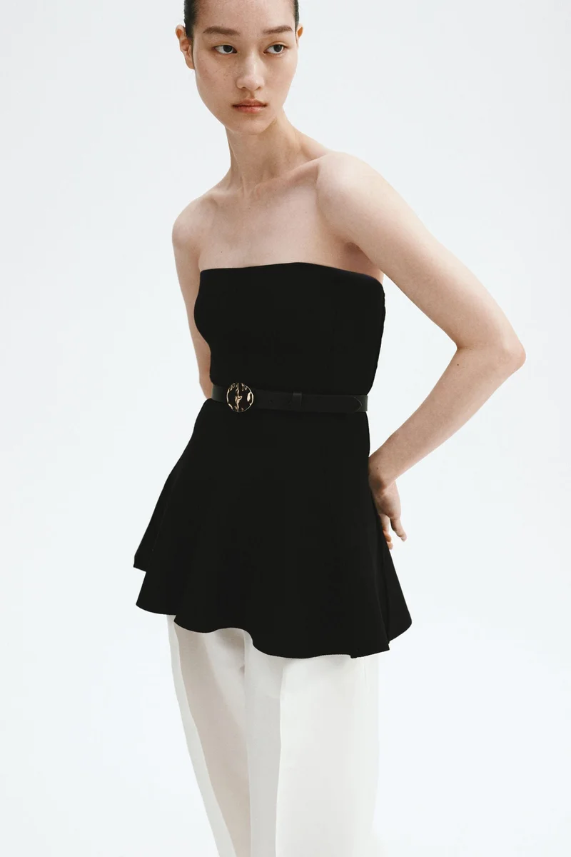 اتش اند ام بلوزة ضيقة بحواف مموجة