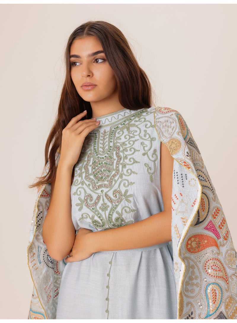 اكسا جلابية فاخرة مطرزة بالورود - Image 3