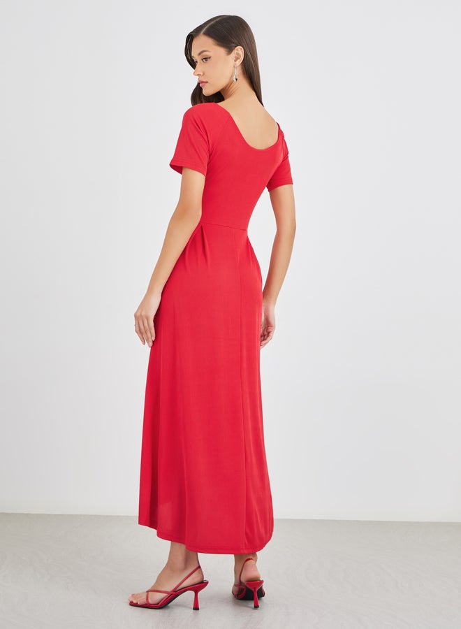 ستايلي فستان ميدي نسائي أحمر سادة بياقة على شكل حرف  وخصر  مع ذيل غير متساوٍ - Image 5