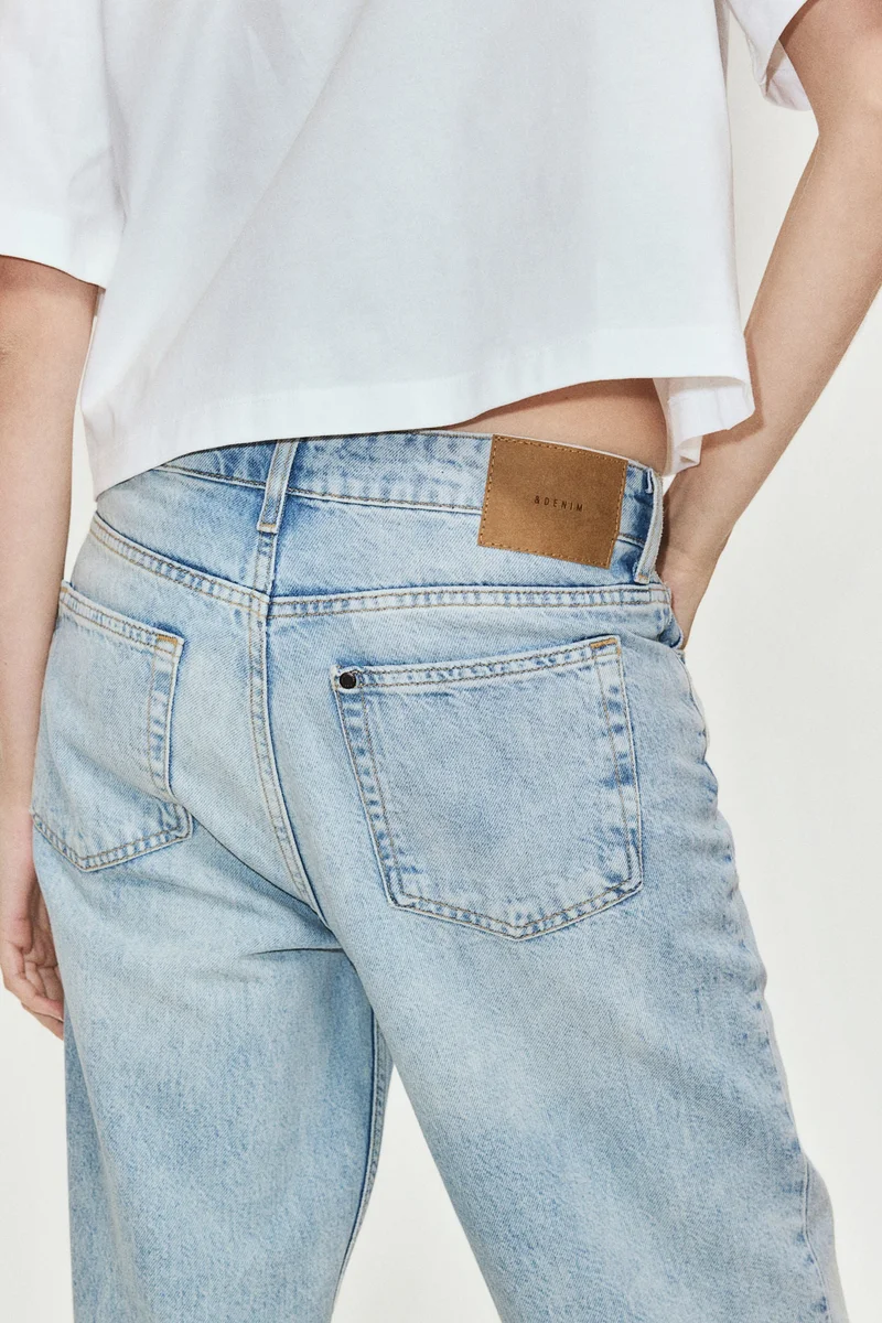 اتش اند ام جينز بخصر عادي وقصّة مستقيمة