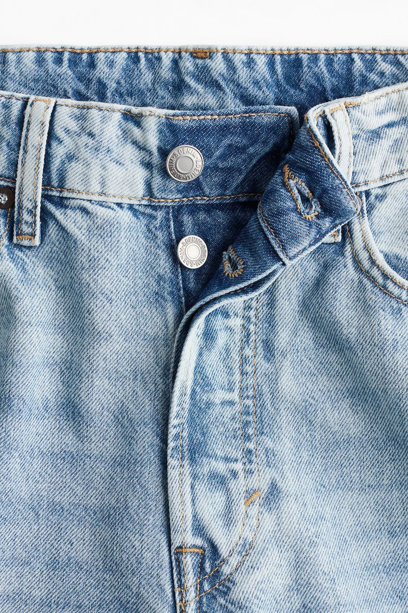 اتش اند ام جينز بخصر عادي وقصّة مستقيمة