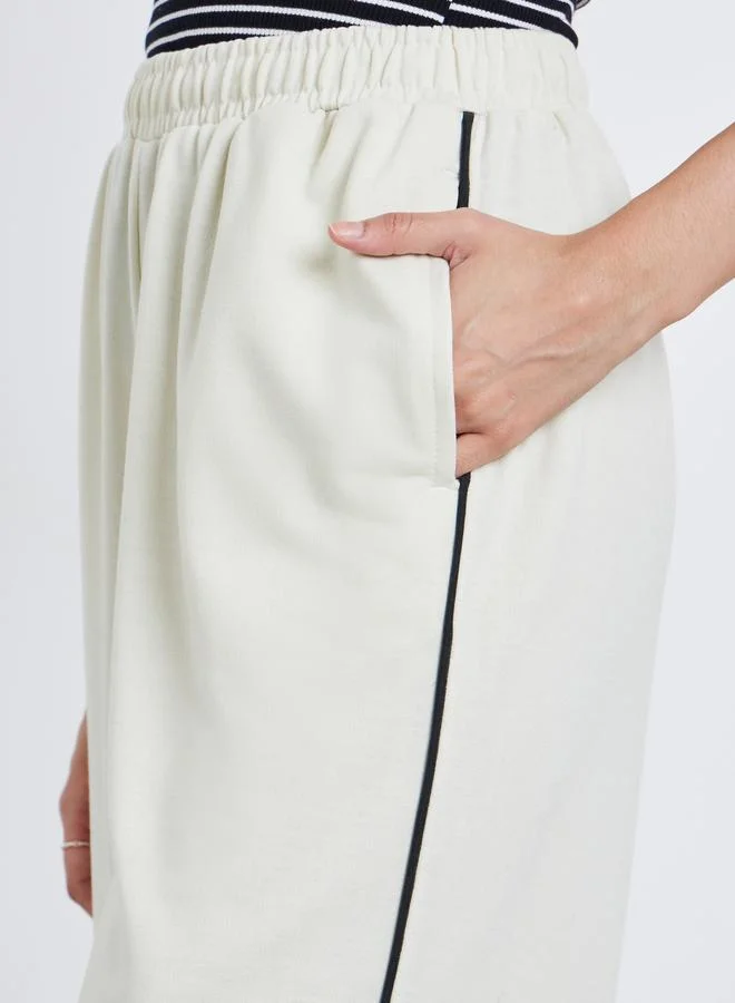Styli Styli Women Off White Wide Leg Joggers with Contrast Piping Detail