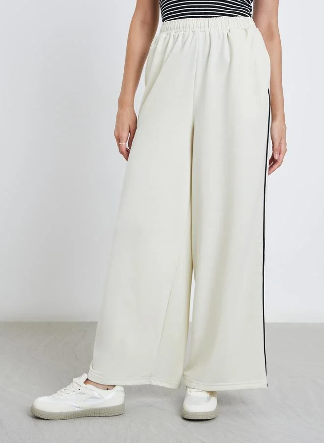 Styli Styli Women Off White Wide Leg Joggers with Contrast Piping Detail