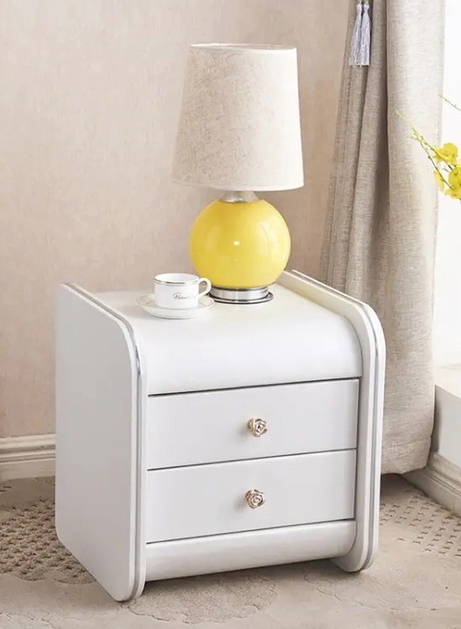 فاشون هوم استخدام متعدد الأغراض 2 أدراج مدورة الزاوية منضدة الجلود ملفوفة الإبداعية السرير الجدول روز شكل مقبض تصميم طاولة جانبية فاخرة مع رف العرض لغرفة المعيشة غرفة نوم 43x40x48 سم (مجمعة بالكامل) - Image 2