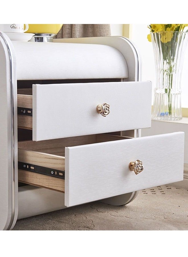 فاشون هوم استخدام متعدد الأغراض 2 أدراج مدورة الزاوية منضدة الجلود ملفوفة الإبداعية السرير الجدول روز شكل مقبض تصميم طاولة جانبية فاخرة مع رف العرض لغرفة المعيشة غرفة نوم 43x40x48 سم (مجمعة بالكامل) - Image 4