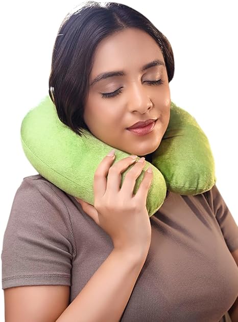 CareFoam وسادة عنق سفر CareFoam – دعم عنق خفيف الوزن للطيران، السيارة والقطار – غلاف مخملي فاخر، أخضر – نوم مريح للرجال والنساء - Image 3