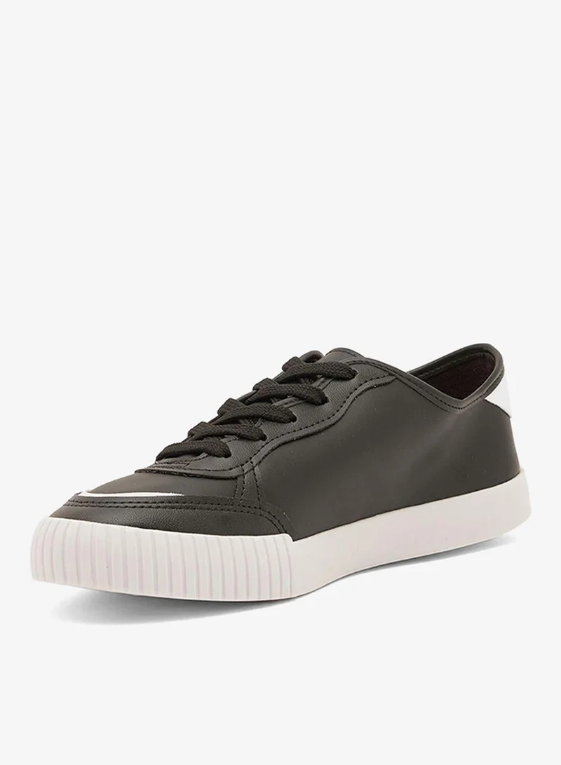 موليكا حذاء رياضي غيرا قصير