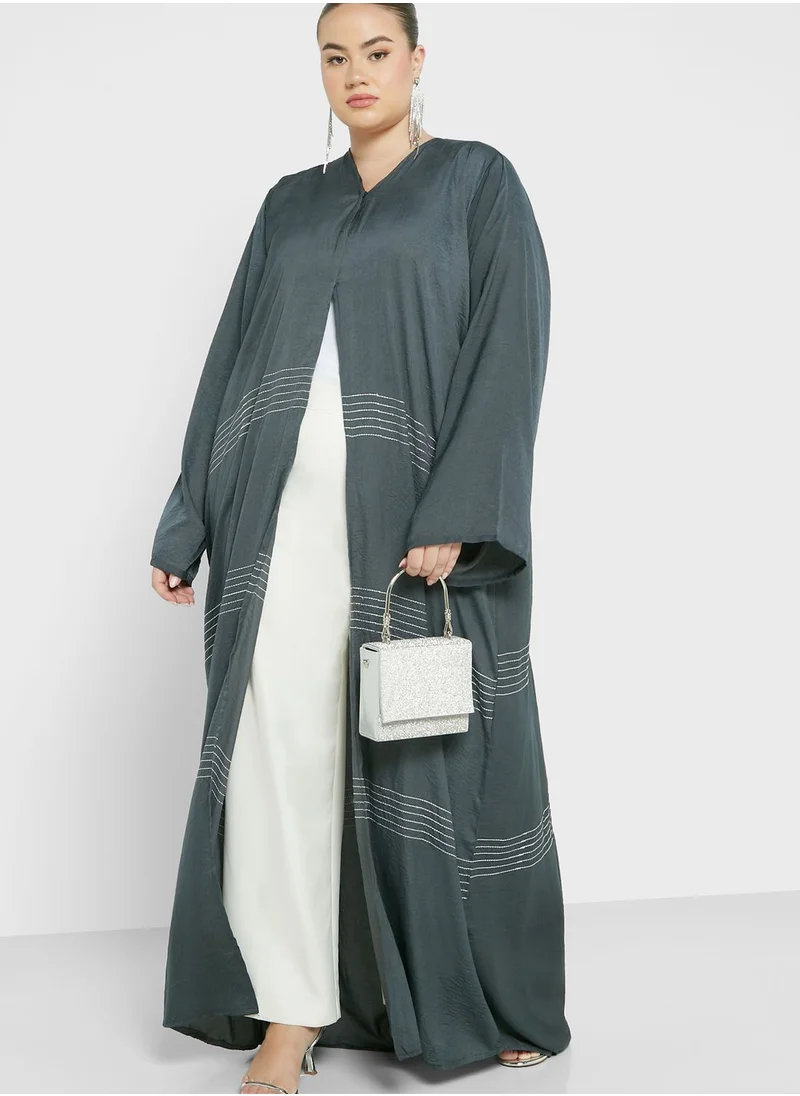 Hayas Closet Curve V-Neck Embroidered Abaya