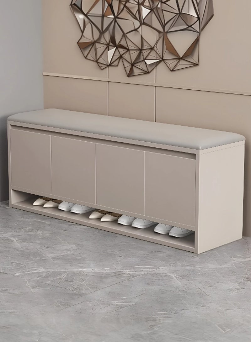 إيونتو مقعد تخزين أحذية مع 4 خزائن بأبواب متأرجحة ومساحة تخزين مخفية للمقاعد - مقعد أحذية مدخل من خشب MDF بطول 120 سم مع وسادة جلدية ناعمة، يتحمل حمولة 250 كجم، وأرفف قابلة للإزالة - Image 1