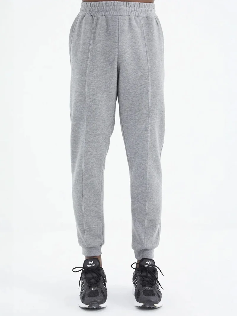 تومي لايف TOMMY Men's Regular-Fit 3-Thread Fleece Sweatpants