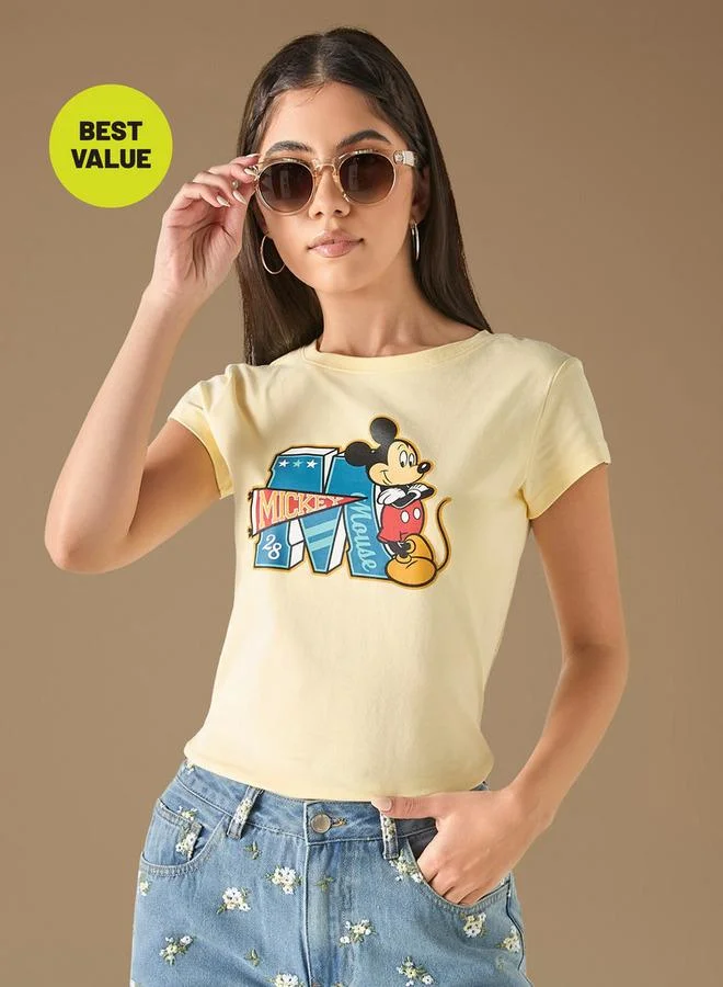 اس بي كاركترز تيشيرت بياقة ضيّقة وأكمام قصيرة وطبعات ميكي ماوس