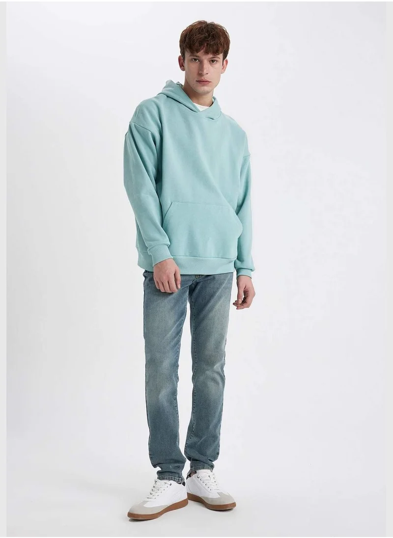 ديفاكتو Man Oversize Fit Hooded Long Sleeve Knitted Sweatshirt