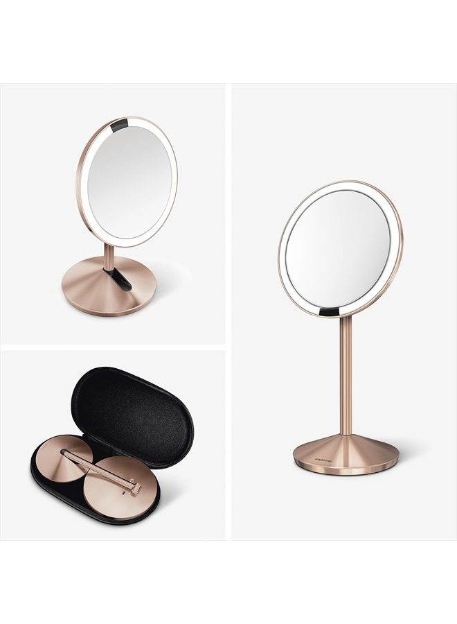 simplehuman مرآة مكياج سفر مستشعرة قائمة بذاتها 5" دائرية، تكبير 10x، قابلة للشحن، من الفولاذ المقاوم للصدأ باللون الوردي الذهبي - Image 2