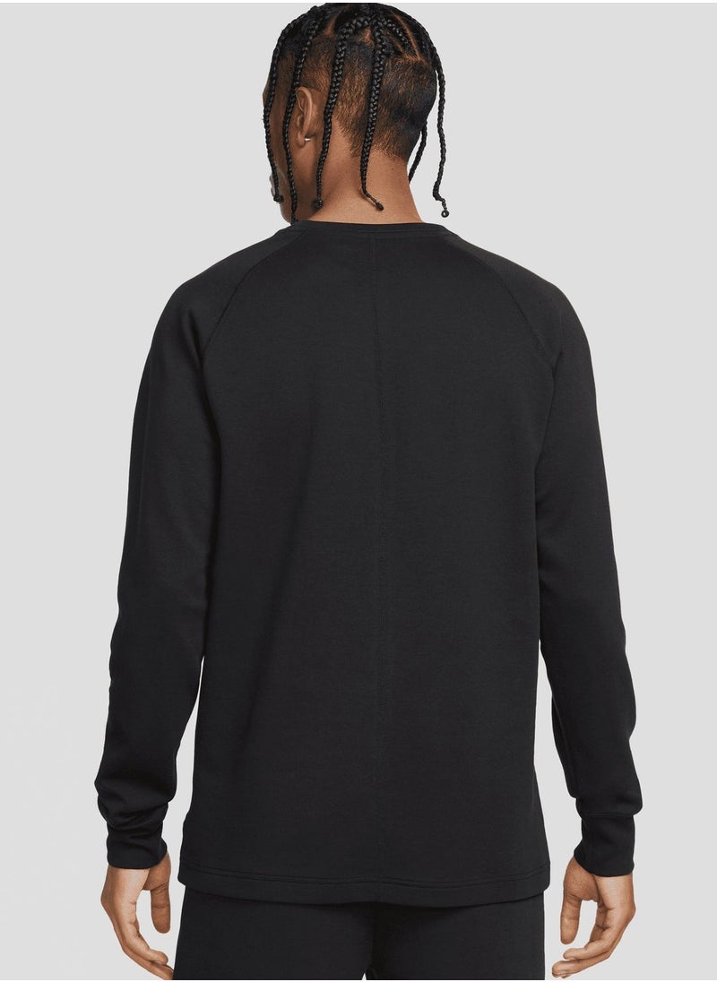 Essential Tech Sweashirt