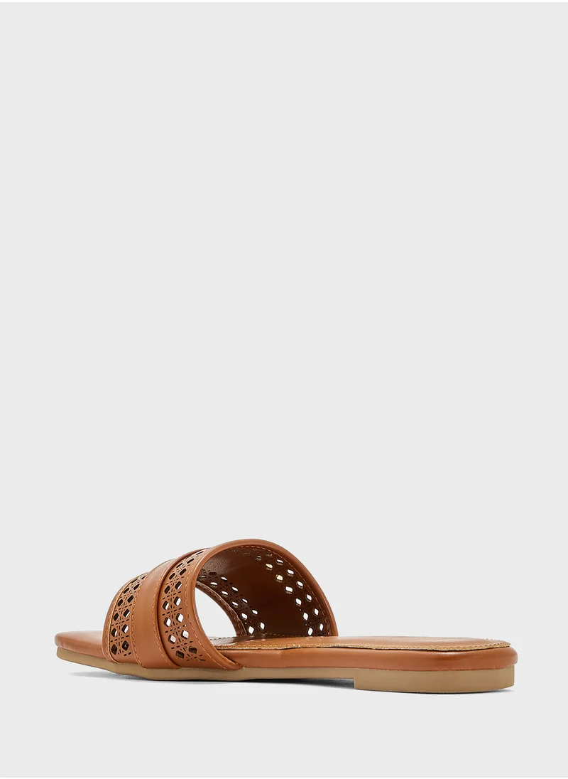 ايلا Flat Sandal With Buckle