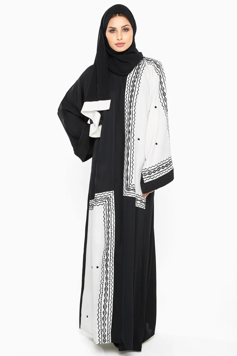 النخبة A casual black and white abaya with square cut detailing and black threaded embroidery by the outlines-AJ367A