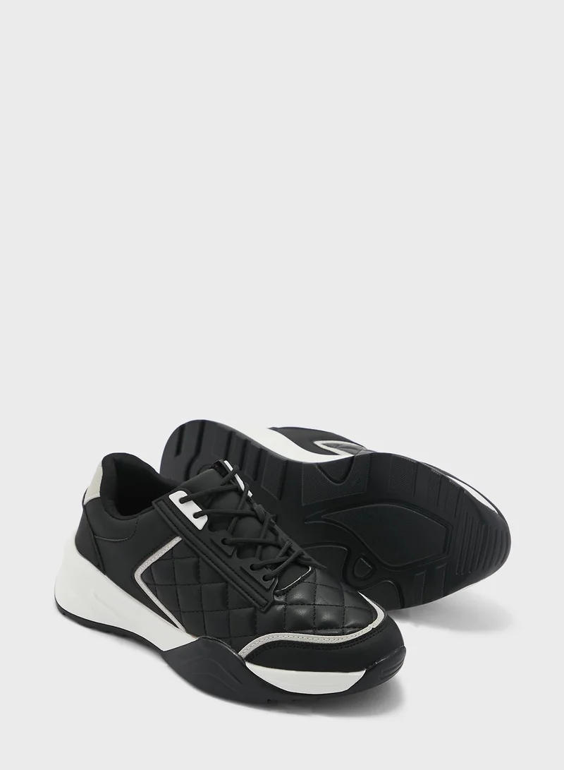 جينجر Quilted Monochrome Trim Sneaker