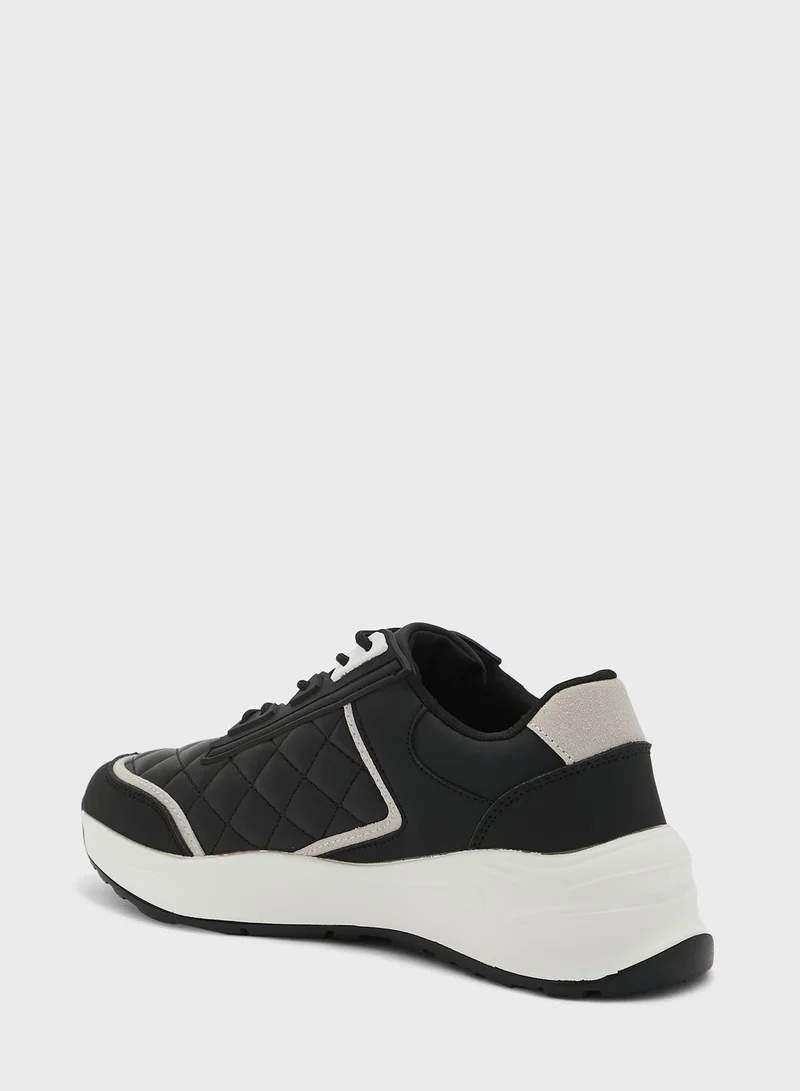 جينجر Quilted Monochrome Trim Sneaker