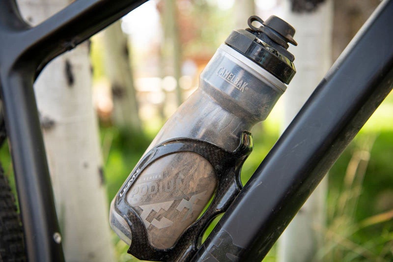 كاميلباك Camelbak المنصة الأوساخ سلسلة البرد زجاجة ماء الجبال الجبلية 21oz أبيض - Image 5