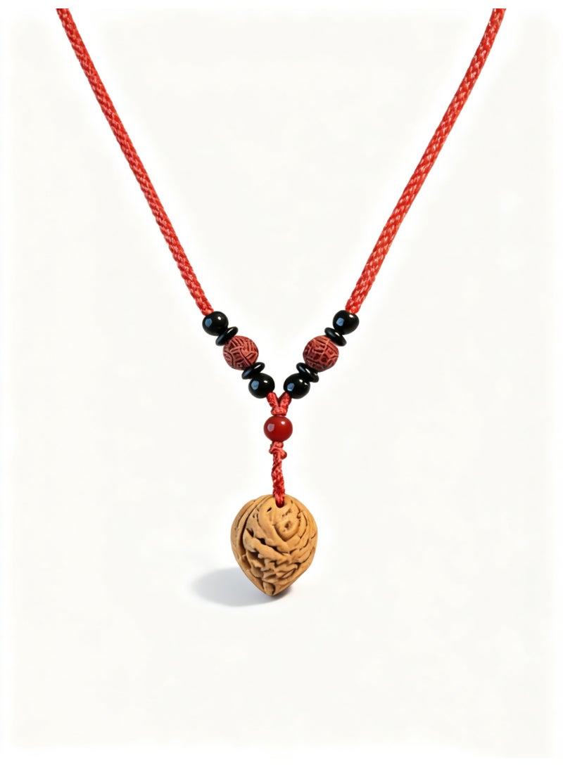 تشوميل قلادة مصنوعة يدويًا من حبل أحمر مضفر جالب للحظ مع قلادة من الجوز الطبيعي وخرز متنوع - تميمة شفاء لطاقة هادئة وإيجابية - Image 1