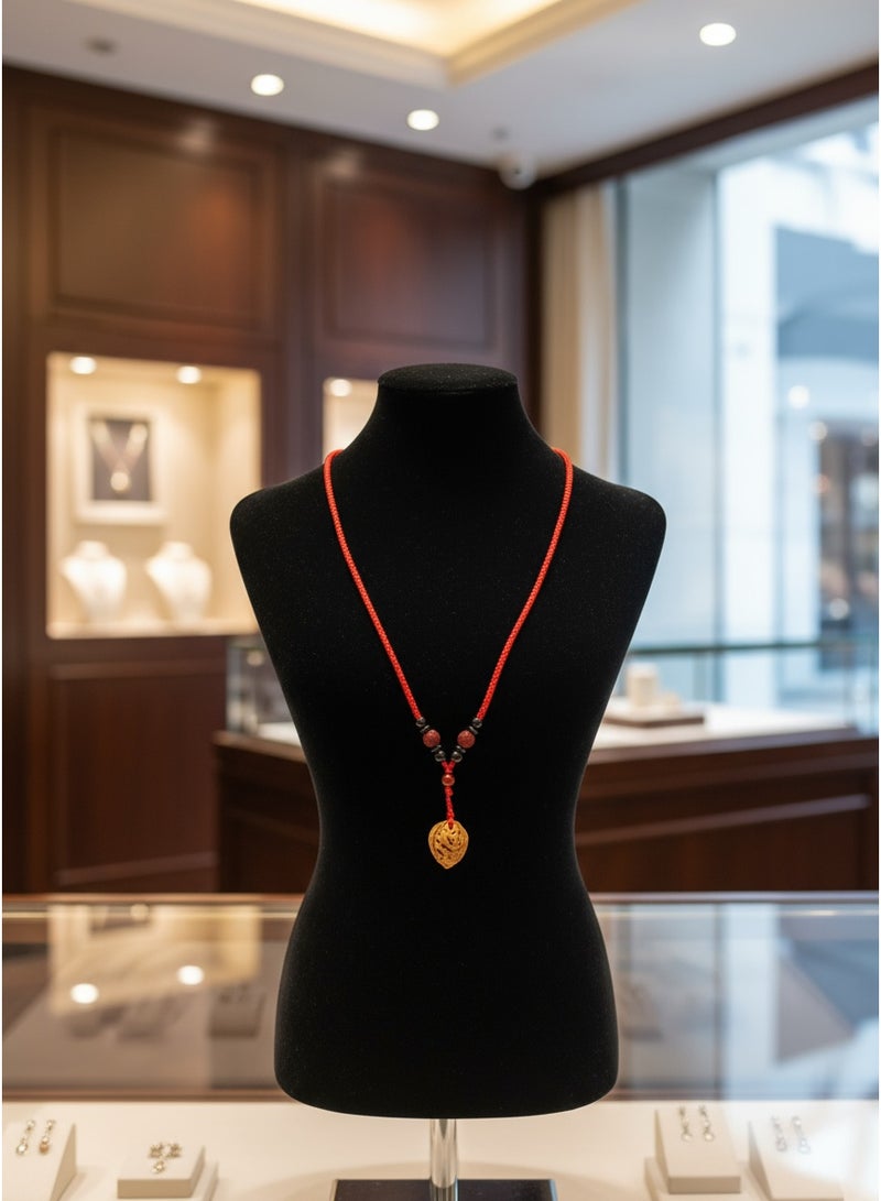 تشوميل قلادة مصنوعة يدويًا من حبل أحمر مضفر جالب للحظ مع قلادة من الجوز الطبيعي وخرز متنوع - تميمة شفاء لطاقة هادئة وإيجابية - Image 4