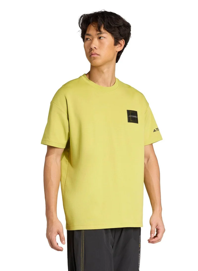 Adidas U Natgeo Gf Tee Green Graphic Tee (Short Sleeve) T-Shirts For Unisex