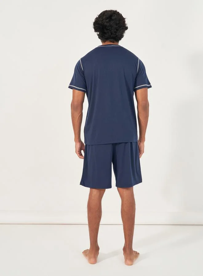 Styli Contrast Stitch Henley Neck T-Shirt & Shorts Set