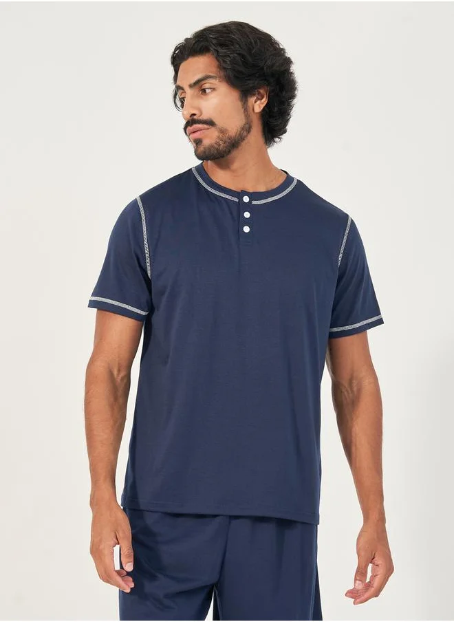 Styli Contrast Stitch Henley Neck T-Shirt & Shorts Set