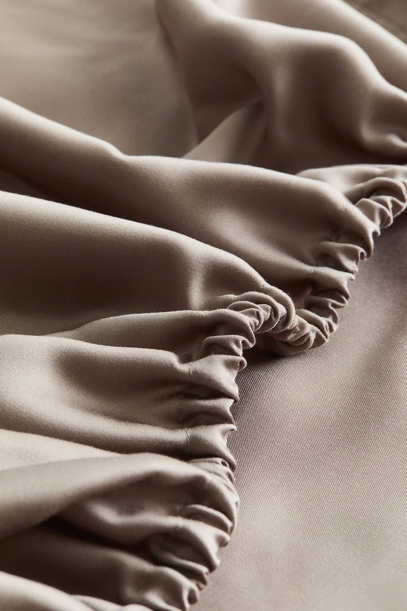 H&M Satin fitted sheet