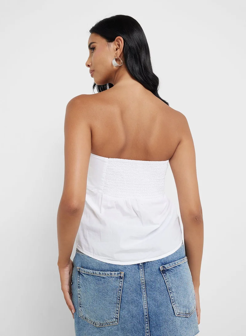 اونلي بلوزة بدون حمالات بياقة بيبلوم