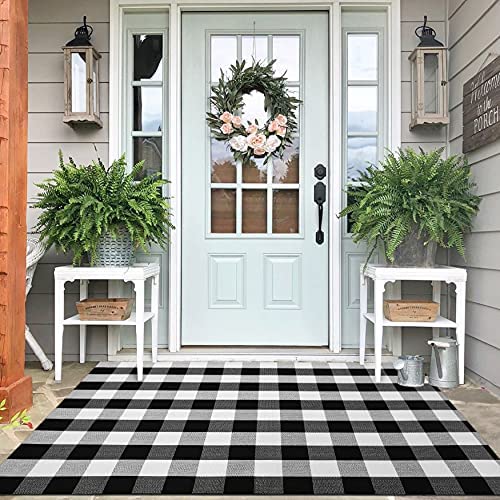IOHOUZE Buffalo Plaid Checkered Rug 4x6 Ft Front Door Mats Washable Area Rugs for Front Porch Decor Spring Summer Welcome Mats Outdoor Black White Rug for FarmhouseEntrywayHome Entrance