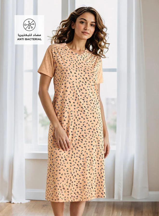 سبلاش فيڤ فستان نوم مطرز بشق ياقة على شكل حرف