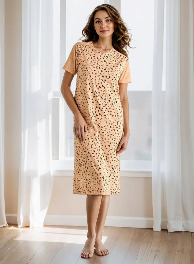 سبلاش فيڤ فستان نوم مطرز بشق ياقة على شكل حرف